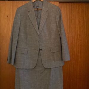 Eisenberg & Eisenberg New York classic suit with skirt , two packets size 14